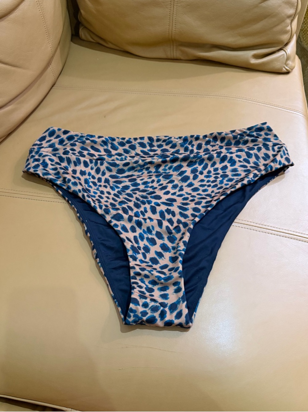 Wild Isles Capri high waisted swim bottoms